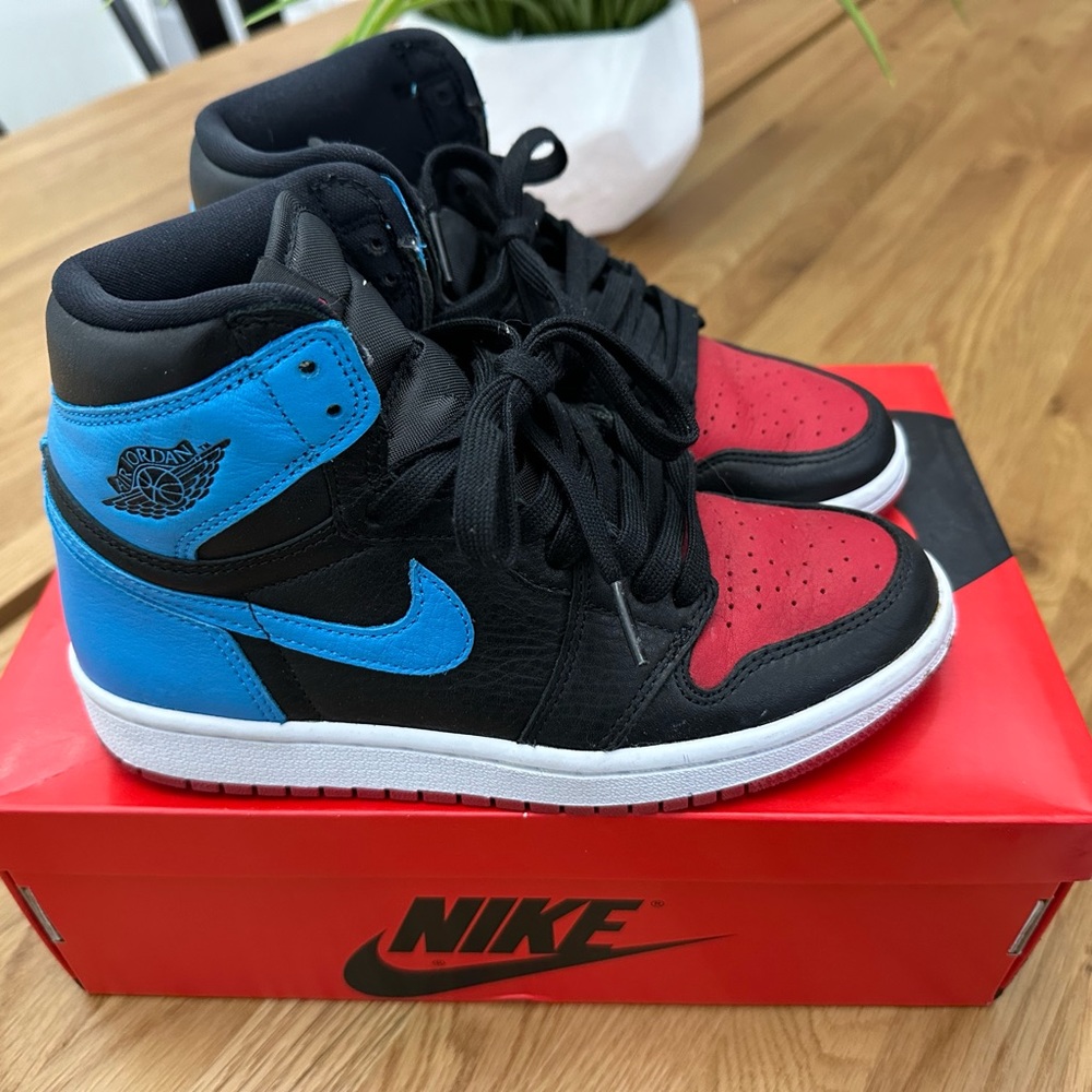 Womans Air Jordan 1s High OG UNC Size 5